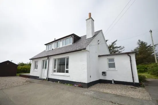 Walk-In Condition Family Home in Popular Great Bernera Community – School House, Breaclete, Great Bernera — photo 37 of 38
