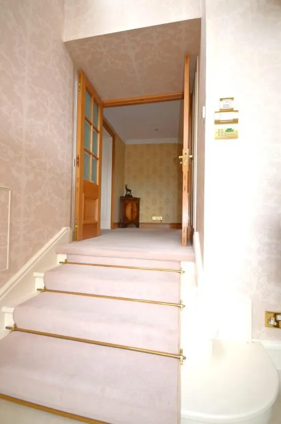 4 Holm Road, Holm — photo 8 of 28