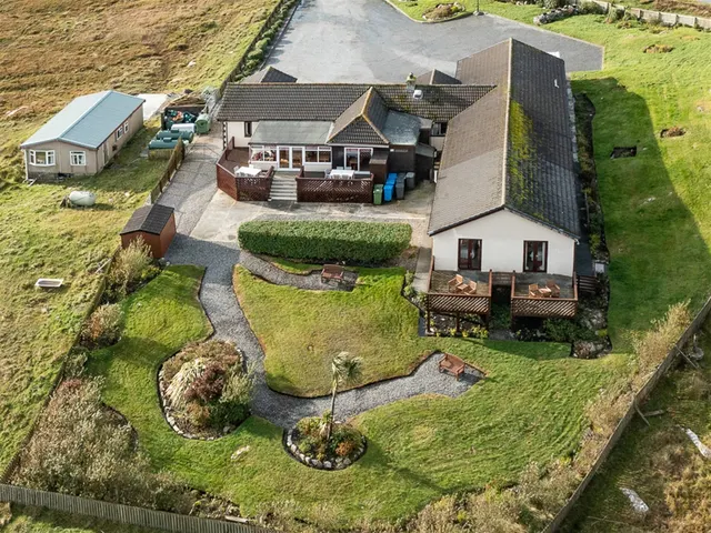 Orasay Inn, Locharnan, South Uist, Comhairle Nan Eilean — photo 31 of 36