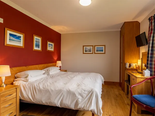 Orasay Inn, Locharnan, South Uist, Comhairle Nan Eilean — photo 10 of 36