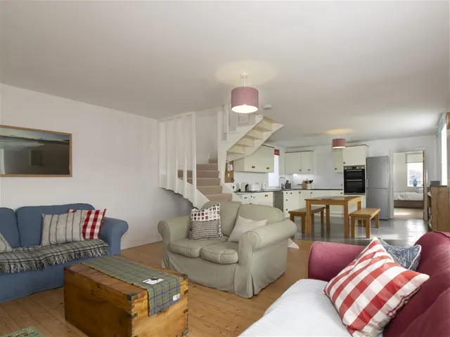 Ardview House, The Bothy Bar & Restaurant and Residential Unit, Kintulavig, Isle of Harris, Comhairle Nan — photo 9 of 21