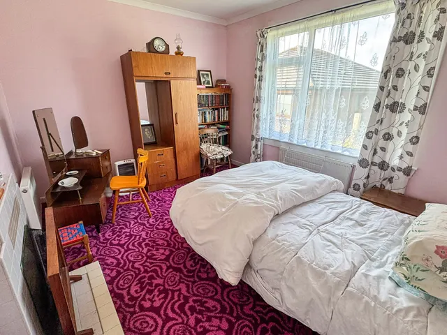 14 Aird, Tong — photo 3 of 19