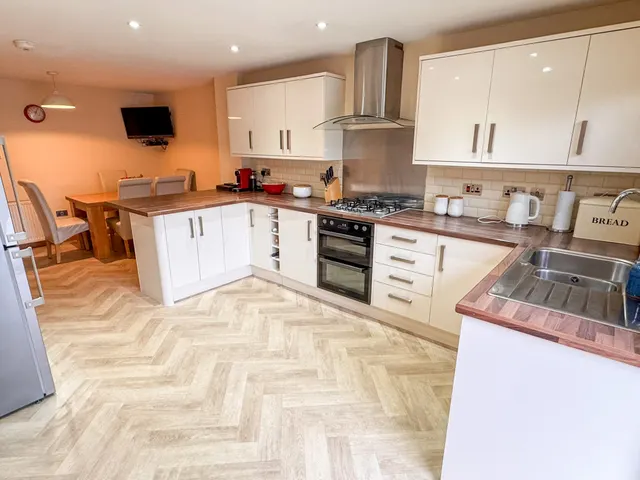 27 Leverhulme Drive, Stornoway — photo 7 of 20