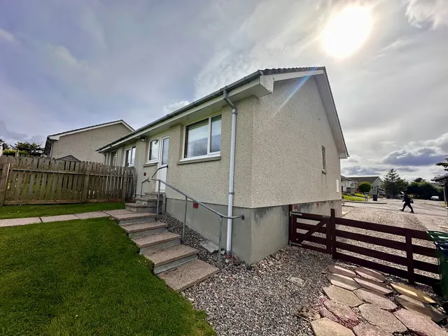 3 Redburn, Stornoway — photo 11 of 14