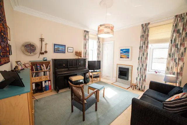 Rowantree, 3 Goathill Road, Stornoway — photo 8 of 24