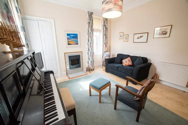 Rowantree, 3 Goathill Road, Stornoway — photo 9 of 24