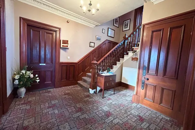 32 James Street, Stornoway — photo 3 of 8
