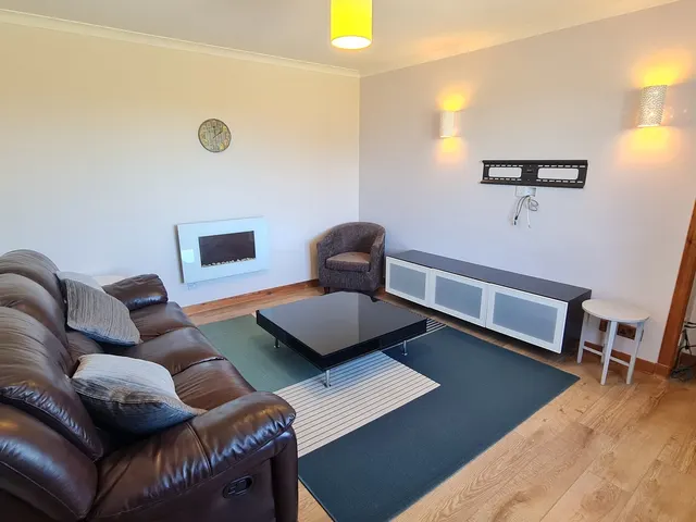 52 Back — photo 2 of 19