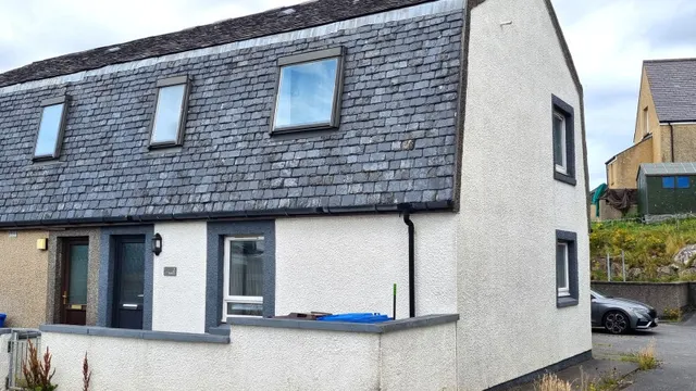 2 Braehead, Lochboisdale — photo 2 of 14