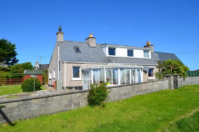 65 Leurbost, Lochs