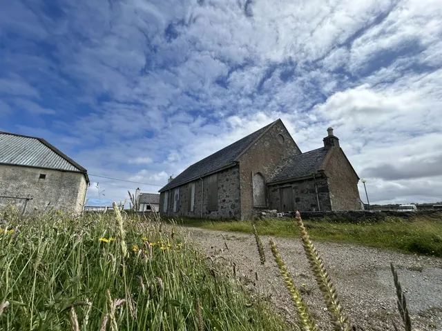 Shawbost Old Mission Church: A Historic Isle of Lewis Landmark — photo 2 of 30