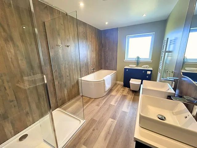 16 Perceval Road, Stornoway — photo 19 of 35