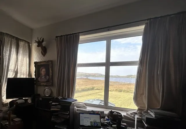 Five Bedroom Waterfront Manse, with Generous Plot and Jetty, Breaclete, Great Bernera — photo 13 of 47