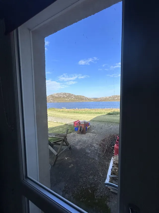 Five Bedroom Waterfront Manse, with Generous Plot and Jetty, Breaclete, Great Bernera — photo 20 of 47