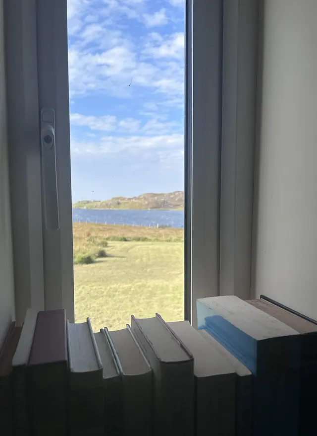 Five Bedroom Waterfront Manse, with Generous Plot and Jetty, Breaclete, Great Bernera — photo 22 of 47
