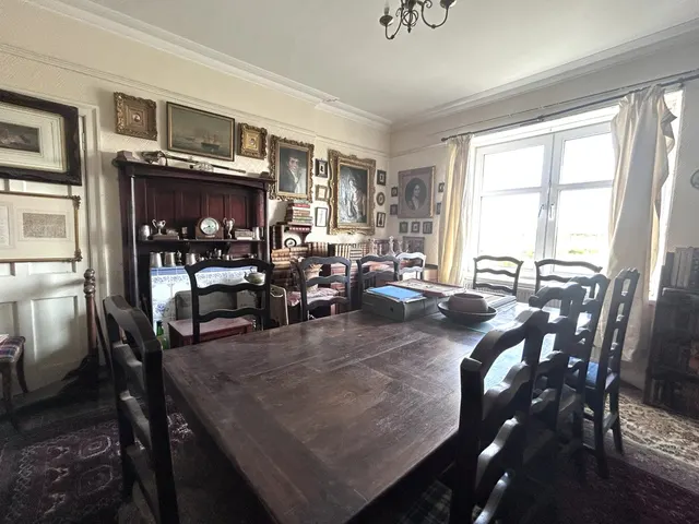 Five Bedroom Waterfront Manse, with Generous Plot and Jetty, Breaclete, Great Bernera — photo 25 of 47