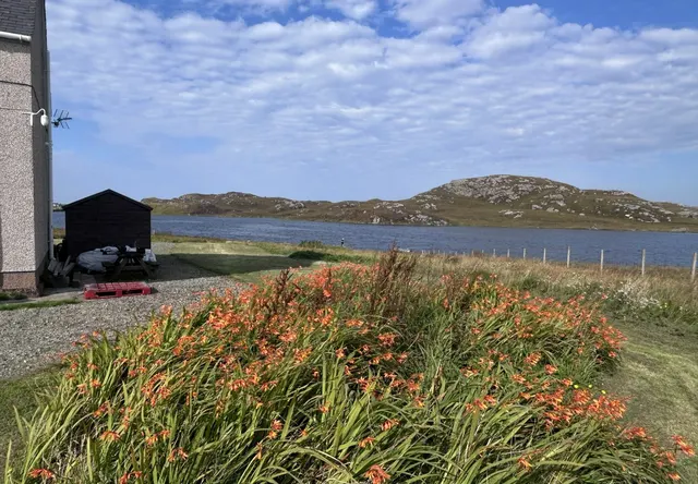 Five Bedroom Waterfront Manse, with Generous Plot and Jetty, Breaclete, Great Bernera — photo 43 of 47