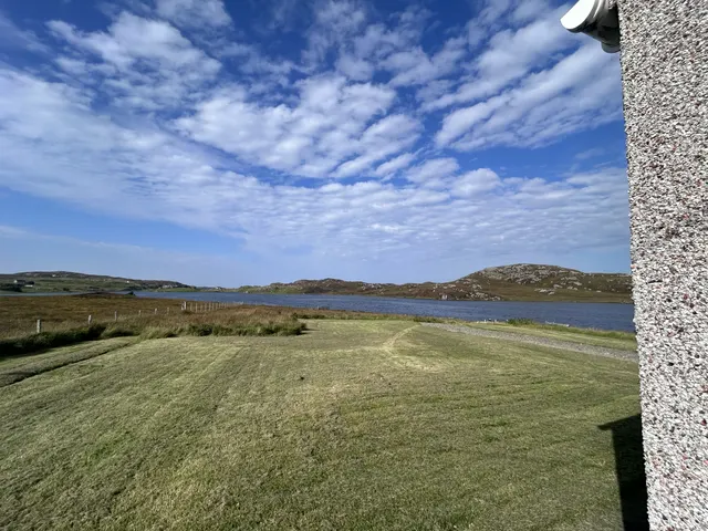 Five Bedroom Waterfront Manse, with Generous Plot and Jetty, Breaclete, Great Bernera — photo 46 of 47