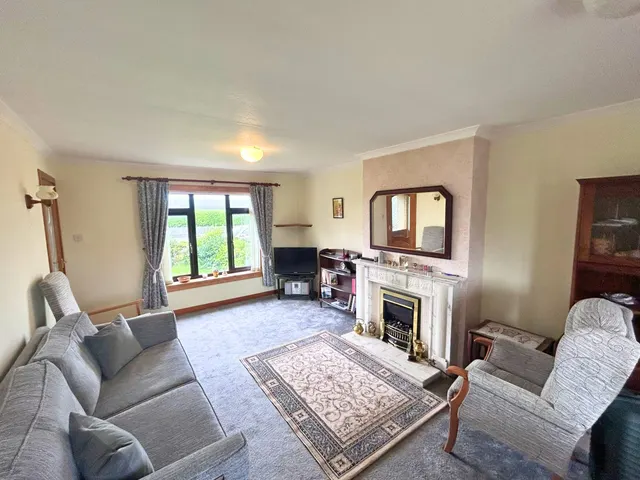 Terraced four bedroom house – 7 Parkend, Sandwick — photo 14 of 46