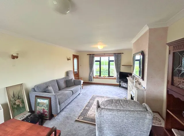 Terraced four bedroom house – 7 Parkend, Sandwick — photo 16 of 46