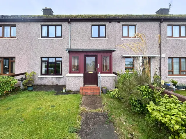 Terraced four bedroom house – 7 Parkend, Sandwick — photo 3 of 46
