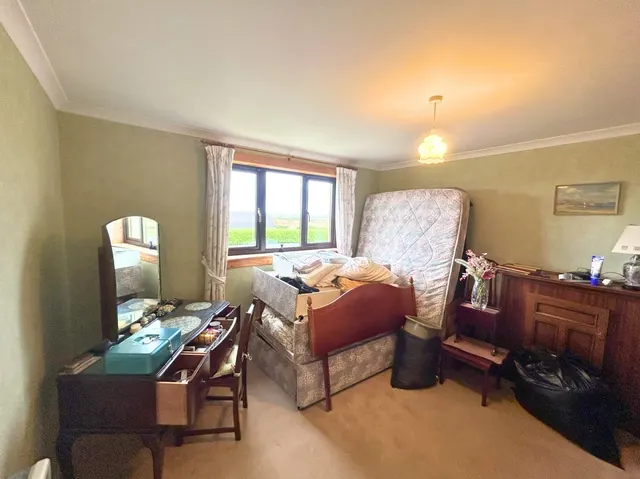 Terraced four bedroom house – 7 Parkend, Sandwick — photo 26 of 46