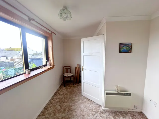 Terraced four bedroom house – 7 Parkend, Sandwick — photo 28 of 46