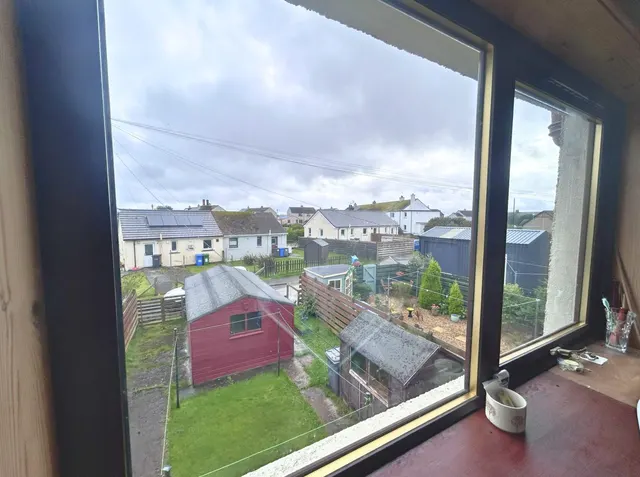 Terraced four bedroom house – 7 Parkend, Sandwick — photo 31 of 46