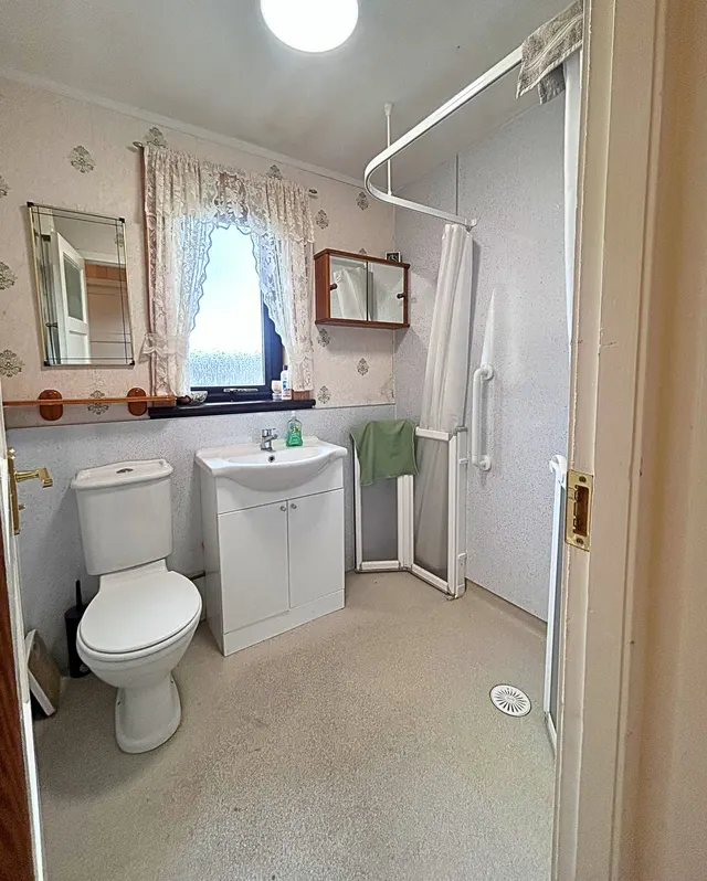 Terraced four bedroom house – 7 Parkend, Sandwick — photo 32 of 46