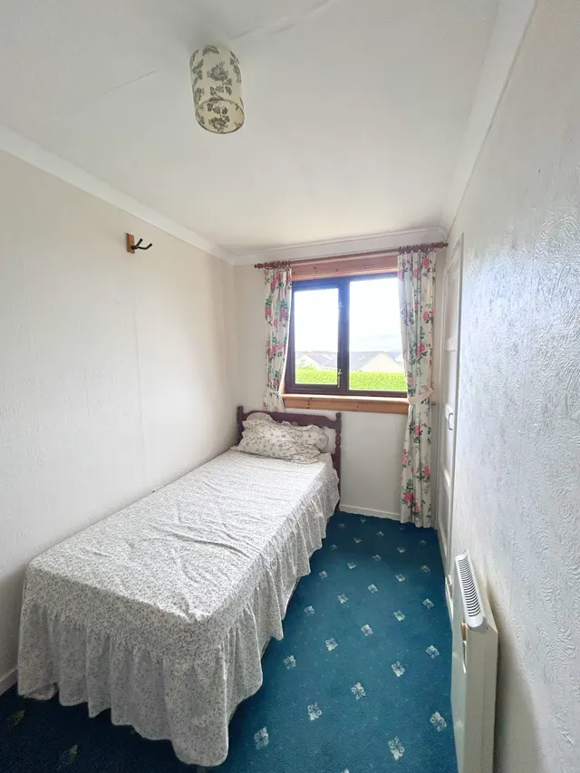 Terraced four bedroom house – 7 Parkend, Sandwick — photo 42 of 46
