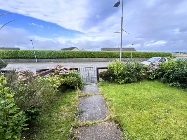 Terraced four bedroom house – 7 Parkend, Sandwick — photo 43 of 46