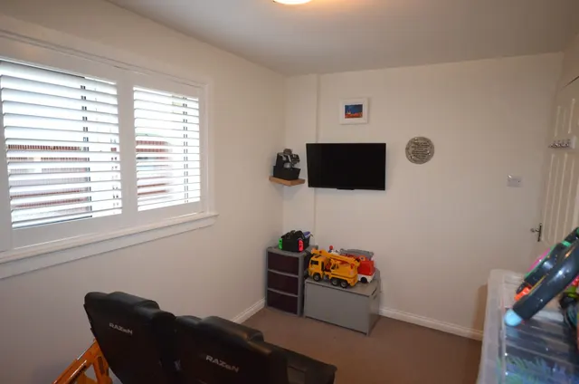 7 Morrison Terrace, Tong — photo 12 of 44
