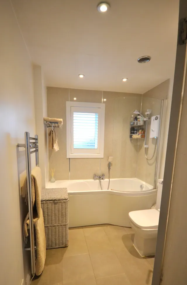 7 Morrison Terrace, Tong — photo 13 of 44
