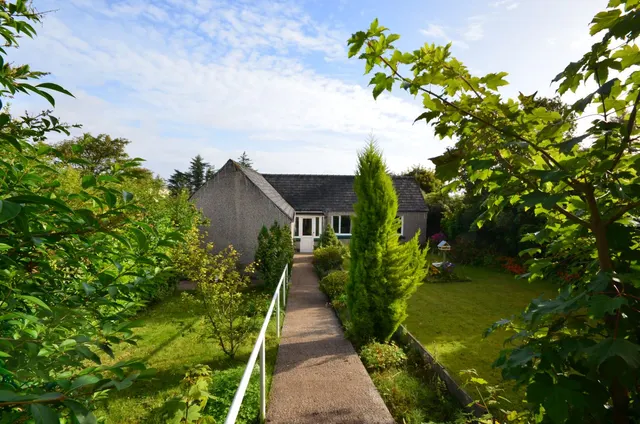 Three Bedroom Bungalow with generous grounds – 119 Newmarket, Stornoway and Surrounding Area
