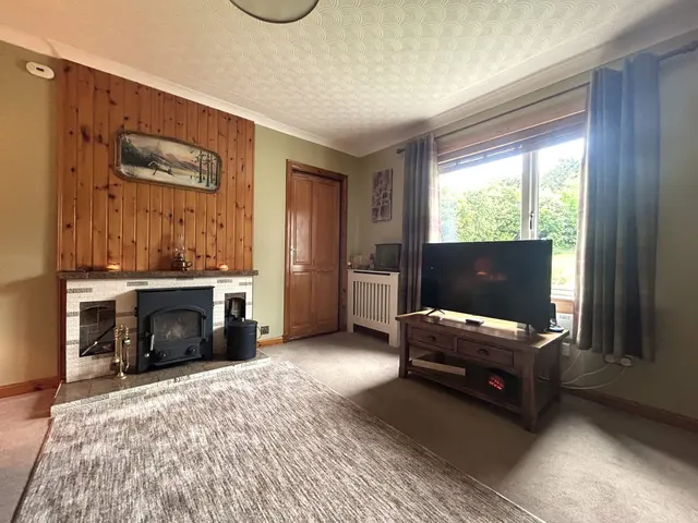 Three Bedroom Bungalow with generous grounds – 119 Newmarket — photo 15 of 45