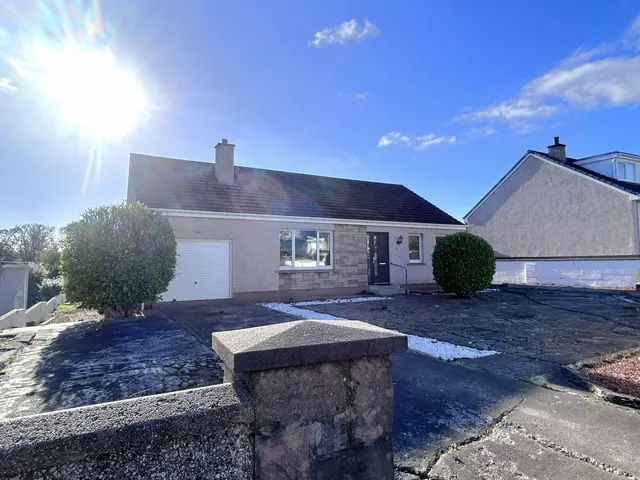 Newly Refurbished 3 Bedroom Bungalow – 18 Stewart Drive, Stornoway — photo 2 of 45