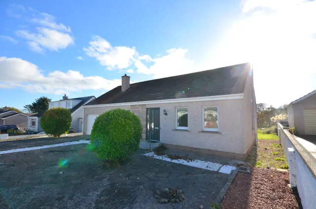 Newly Refurbished 3 Bedroom Bungalow – 18 Stewart Drive, Stornoway — photo 3 of 45