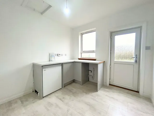 Newly Refurbished 3 Bedroom Bungalow – 18 Stewart Drive, Stornoway — photo 22 of 45
