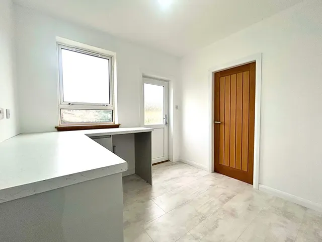 Newly Refurbished 3 Bedroom Bungalow – 18 Stewart Drive, Stornoway — photo 23 of 45