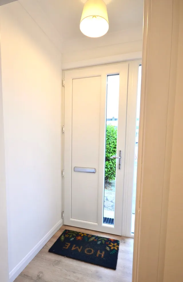 Newly Refurbished 3 Bedroom Bungalow – 18 Stewart Drive, Stornoway — photo 4 of 45