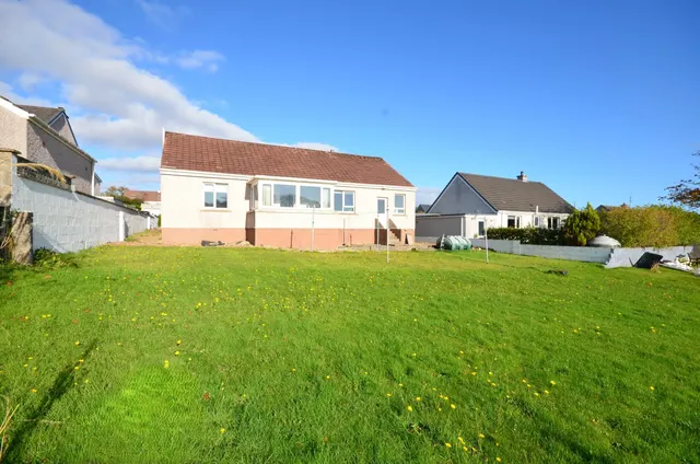 Newly Refurbished 3 Bedroom Bungalow – 18 Stewart Drive, Stornoway — photo 38 of 45