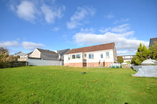 Newly Refurbished 3 Bedroom Bungalow – 18 Stewart Drive, Stornoway — photo 39 of 45