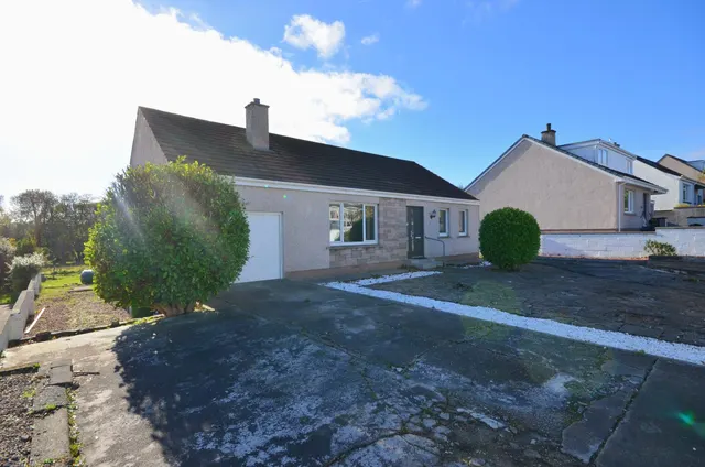 Newly Refurbished 3 Bedroom Bungalow – 18 Stewart Drive, Stornoway — photo 43 of 45