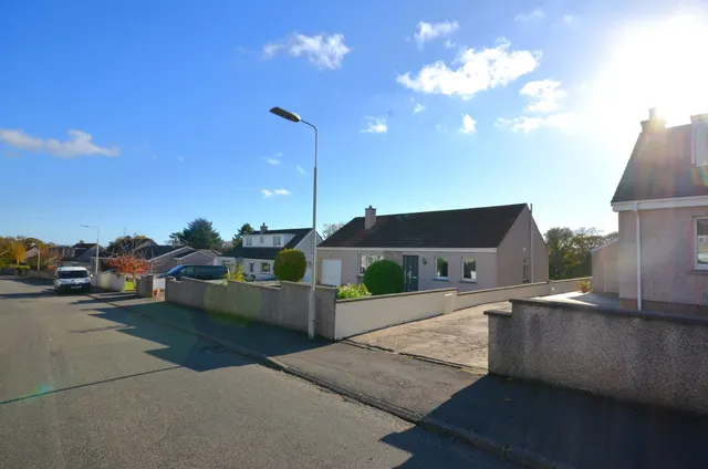 Newly Refurbished 3 Bedroom Bungalow – 18 Stewart Drive, Stornoway — photo 44 of 45