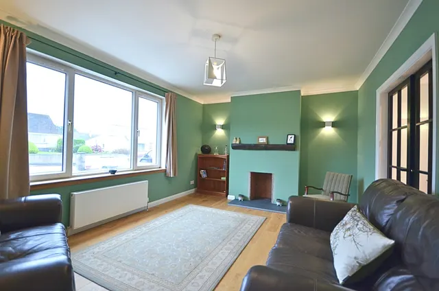 Newly Refurbished 3 Bedroom Bungalow – 18 Stewart Drive, Stornoway — photo 8 of 45